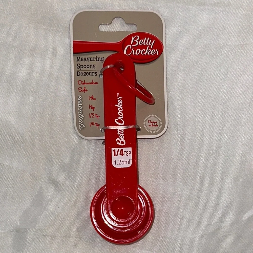 4 piece red Betty Crocker measuring baking set
